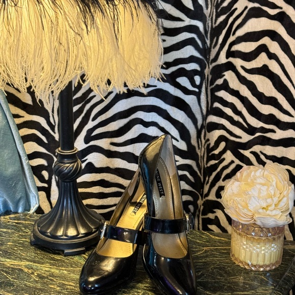 Nine West shinny gorgeous shoes - Picture 3 of 4